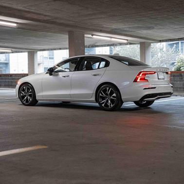 2024 Volvo S60 B5 Core Dark Theme