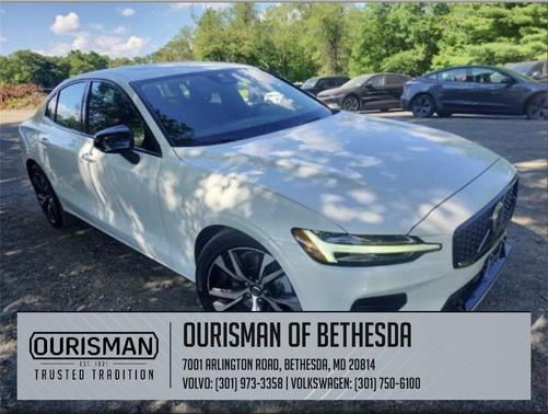 2024 Volvo S60 B5 Core Dark Theme