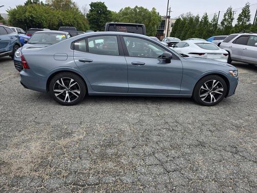 2023 Volvo S60 B5 Plus Dark Theme