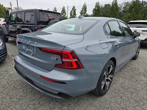 2023 Volvo S60 B5 Plus Dark Theme
