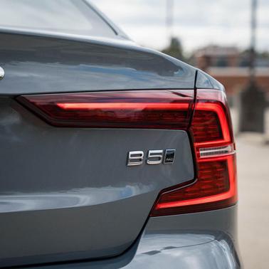 2023 Volvo S60 B5 Plus Dark Theme