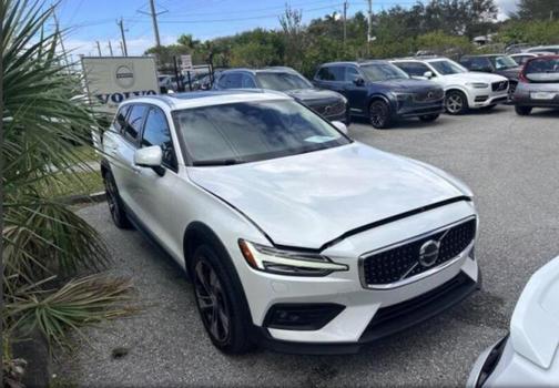 2024 Volvo V60 Cross Country B5 Plus