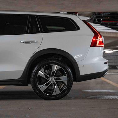 2024 Volvo V60 Cross Country B5 Plus