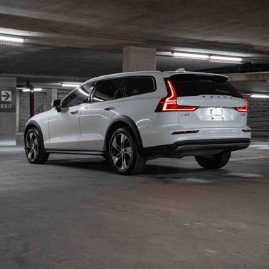 2024 Volvo V60 Cross Country B5 Plus