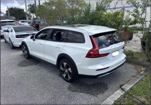 2024 Volvo V60 Cross Country B5 Plus