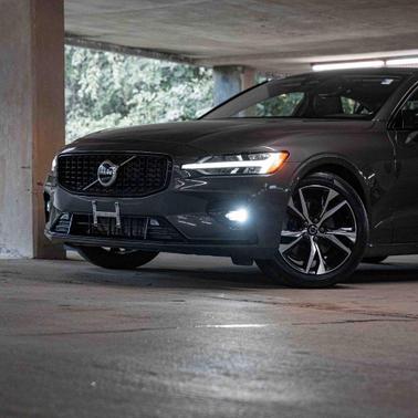 2024 Volvo S60 B5 Core Dark Theme