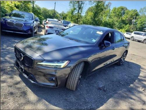 2024 Volvo S60 B5 Core Dark Theme