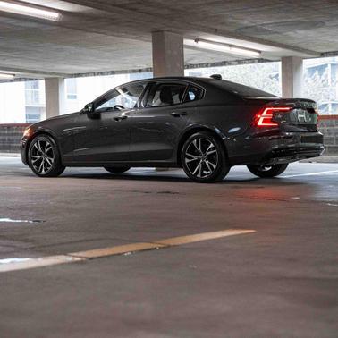 2024 Volvo S60 B5 Core Dark Theme