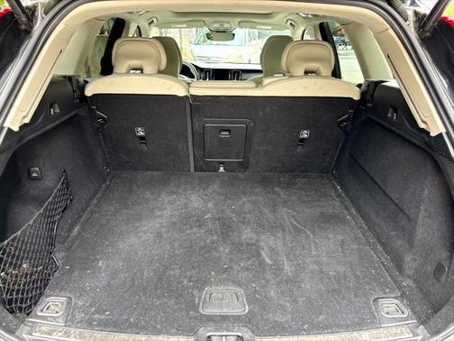 2022 Volvo XC60 B5 Inscription