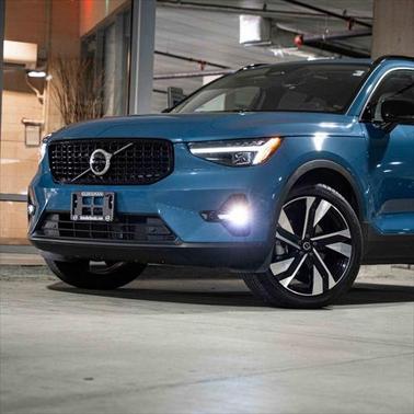 2024 Volvo XC40 B5 Plus Dark Theme