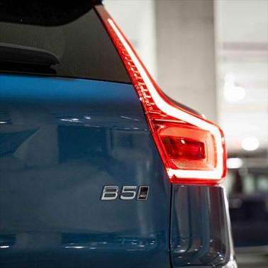 2024 Volvo XC40 B5 Plus Dark Theme