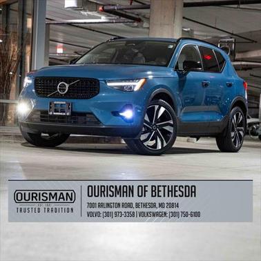 2024 Volvo XC40 B5 Plus Dark Theme