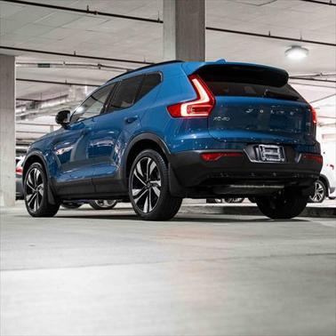 2024 Volvo XC40 B5 Plus Dark Theme
