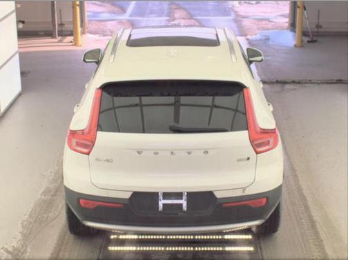 2025 Volvo XC40 B5 Core Bright Theme