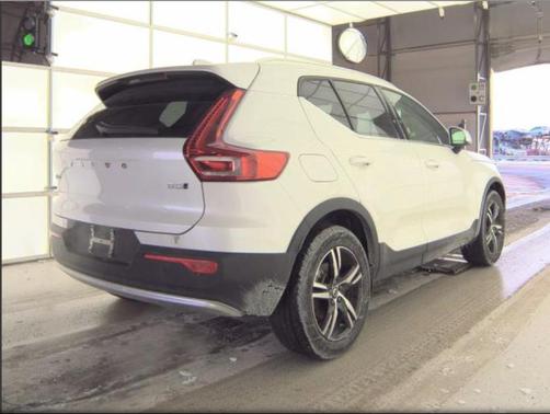 2025 Volvo XC40 B5 Core Bright Theme