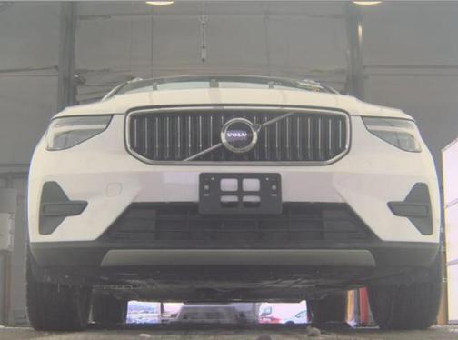 2025 Volvo XC40 B5 Core Bright Theme