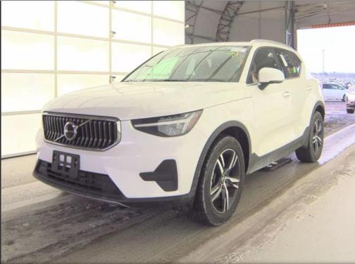2025 Volvo XC40 B5 Core Bright Theme