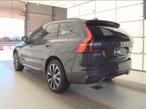 2024 Volvo XC60 B5 Plus Dark Theme