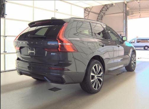 2024 Volvo XC60 B5 Plus Dark Theme