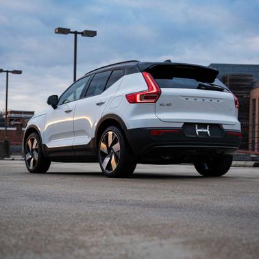 2024 Volvo XC40 Recharge Pure Electric Twin Plus