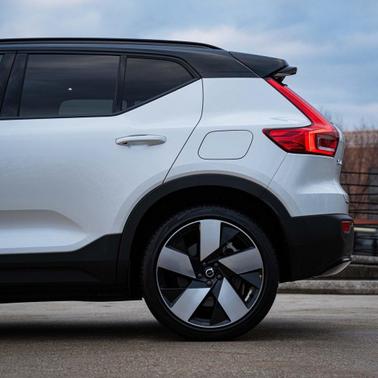 2024 Volvo XC40 Recharge Pure Electric Twin Plus