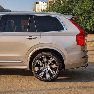 Silver Dawn 2023 Volvo XC90 Plus