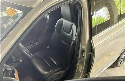 Silver Dawn 2023 Volvo XC90 Plus
