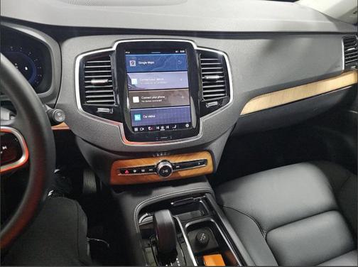 2025 Volvo XC90 B5 Plus