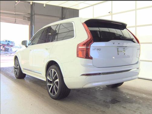 2024 Volvo XC90 B6 Ultimate Bright Theme 6-Seater