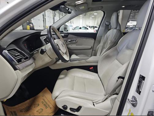 2024 Volvo XC90 B6 Ultimate Bright Theme 6-Seater