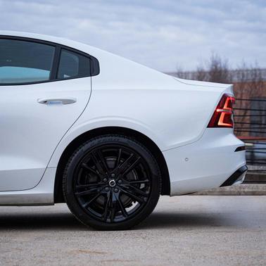 2024 Volvo S60 Recharge Plug-In Hybrid T8 Ultimate Black Edition