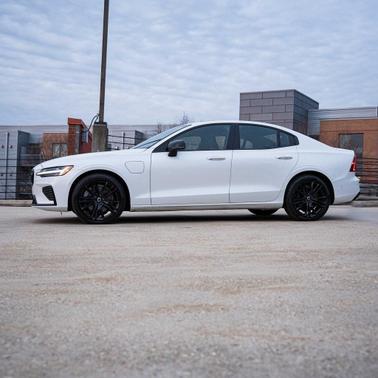 2024 Volvo S60 Recharge Plug-In Hybrid T8 Ultimate Black Edition