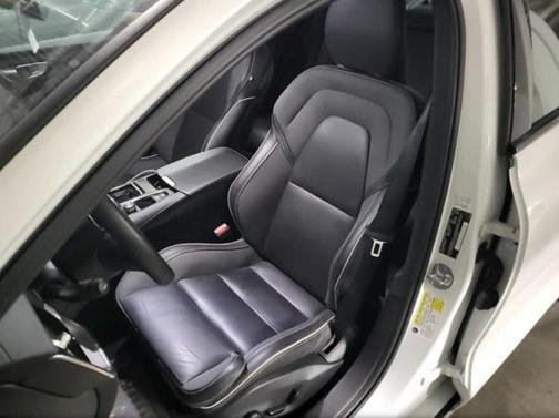 2024 Volvo S60 Recharge Plug-In Hybrid T8 Ultimate Black Edition