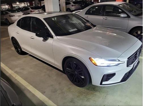 2024 Volvo S60 Recharge Plug-In Hybrid T8 Ultimate Black Edition