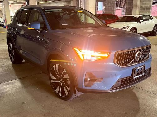 Blue Metallic 2023 Volvo XC40 B5 Ultimate Bright Theme