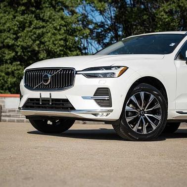 Crystal White 2023 Volvo XC60 Plus