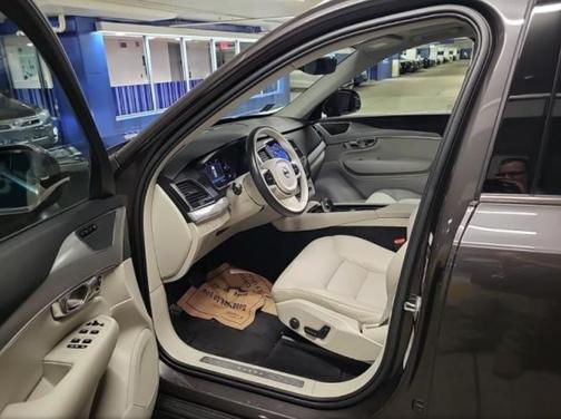 Platinum Gray Metallic 2023 Volvo XC90 B5 Core