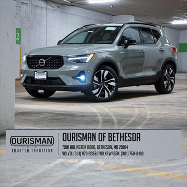 2025 Volvo XC40 Plus Dark Theme