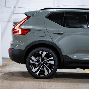 2025 Volvo XC40 Plus Dark Theme