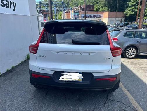 2022 Volvo XC40 T5 R-Design
