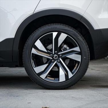 2025 Volvo XC40 Plus Bright Theme