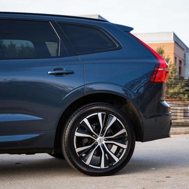 2023 Volvo XC60 B5 Plus Dark Theme