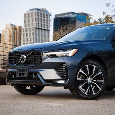 2023 Volvo XC60 B5 Plus Dark Theme