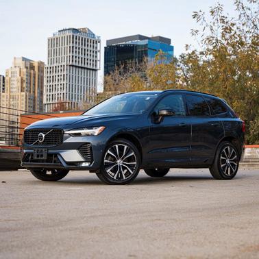 2023 Volvo XC60 B5 Plus Dark Theme