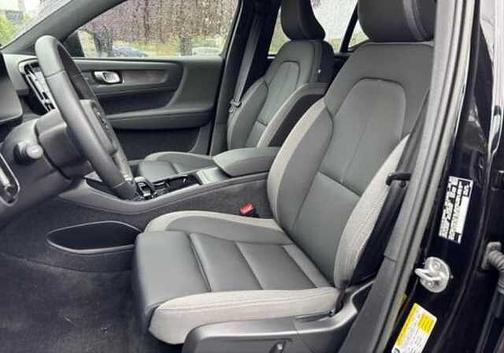 Onyx Black 2023 Volvo XC40 Ultimate