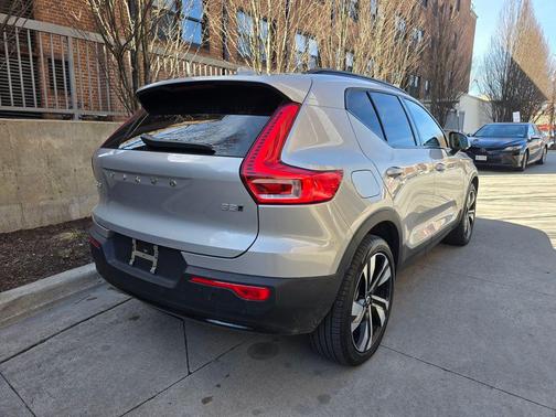 Silver Dawn Metallic 2024 Volvo XC40 B5 Ultimate Dark Theme