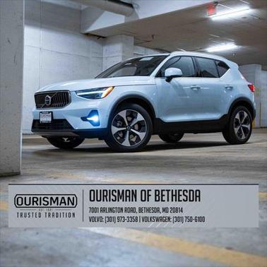 2025 Volvo XC40 B5 Plus Bright Theme