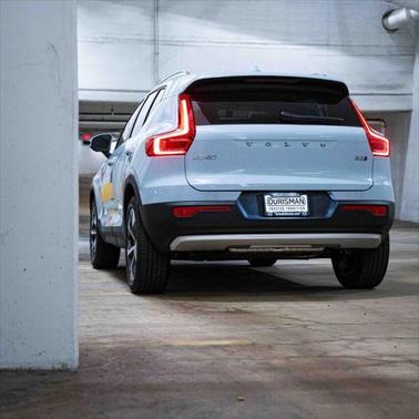 2025 Volvo XC40 B5 Plus Bright Theme
