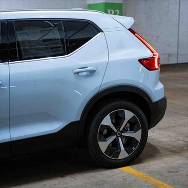 2025 Volvo XC40 B5 Plus Bright Theme
