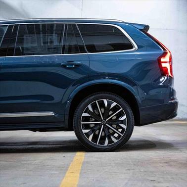 2025 Volvo XC90 Plug-In Hybrid T8 Plus 7-Seater